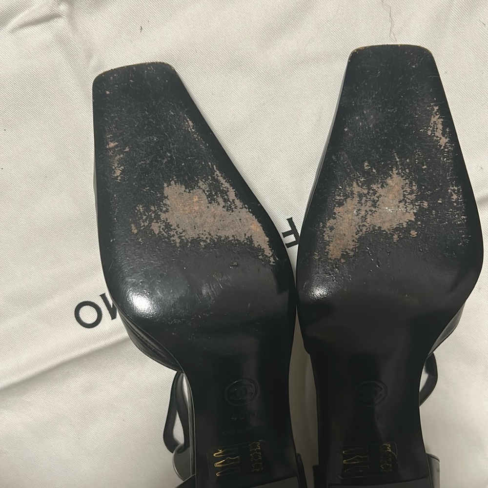 CHANEL Elegant Black Heels with Strap - Picture 12 of 17